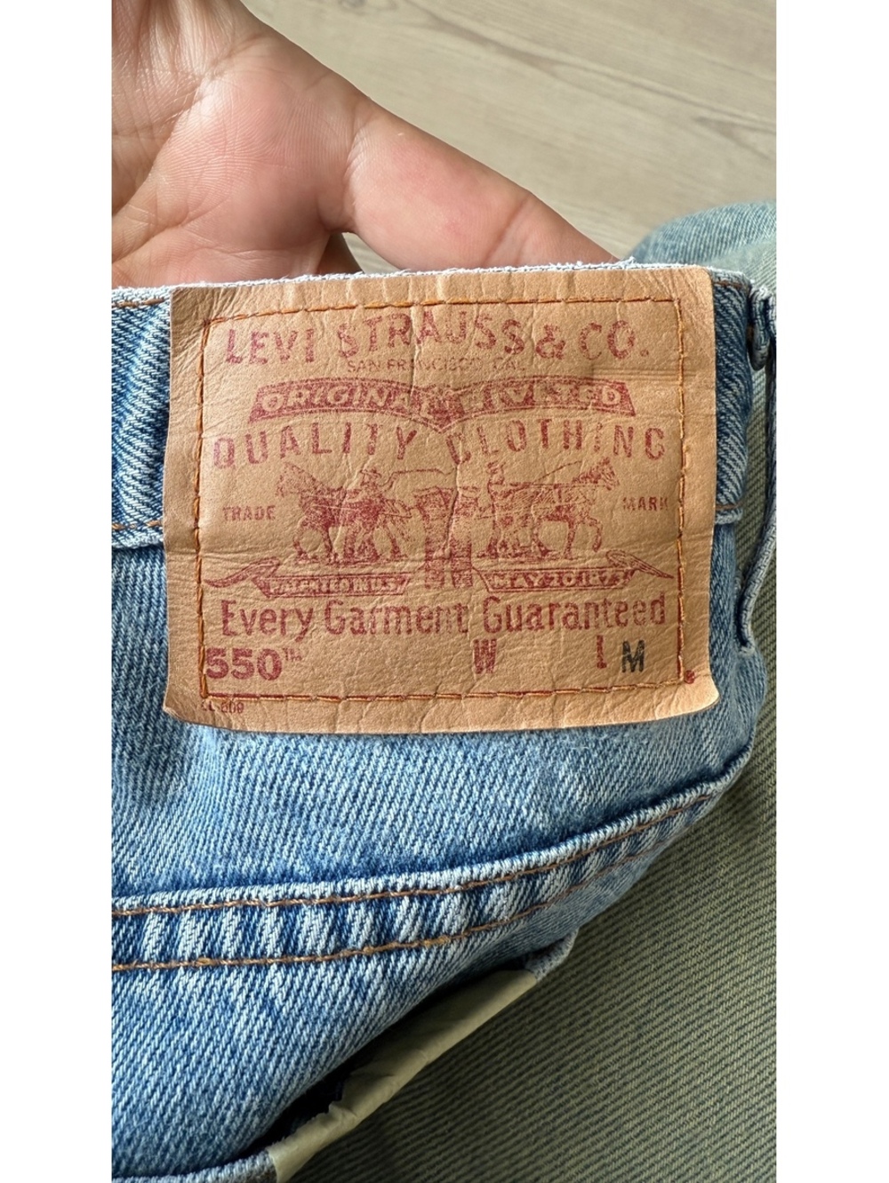 Vintage Levi’s 550 women Jeans Size 8 Relaxed Tapered Mom Jeans Light Wash